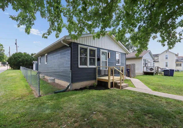 Homes for sale in Lancaster, OH | 642 Mckinley Ave W, Lancaster, OH 43130 | MLS# 226025325