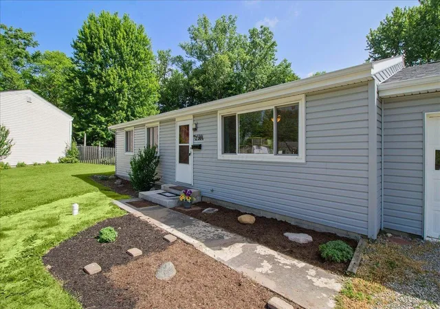 Photo 3 of Single family home for sale at 504 Jefferson Ct, Bellefontaine, OH 43311 | MLS# 226025710 | Listing updated on 2026-08-02