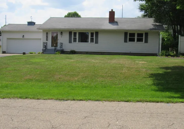 Homes for sale in Mount Vernon, OH | 7 Eastgate Dr, Mount Vernon, OH 43050 | MLS# 226025321