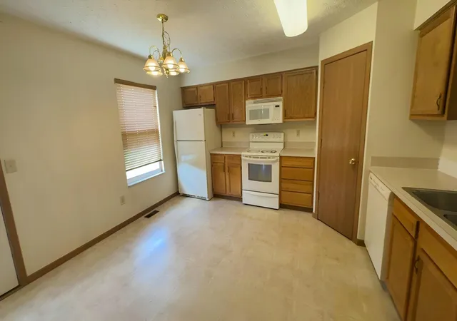 Photo 3 of Single family home for sale at 2545 Bellaston Ct, Grove City, OH 43123 | MLS# 226025329 | Listing updated on 2026-09-12