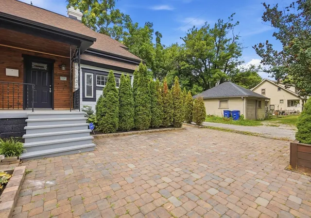 Photo 3 of Single family home for sale at 539 Thurman Ave, Columbus, OH 43206 | MLS# 226025395 | Listing updated on 2026-09-06