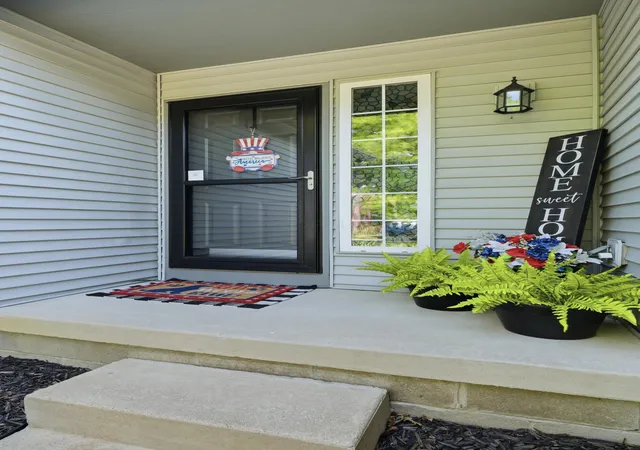 Photo 4 of Sale Pending at 4942 Kingpin Dr, Columbus, OH 43231 | MLS# 226025960 | Listing updated on 2026-09-18