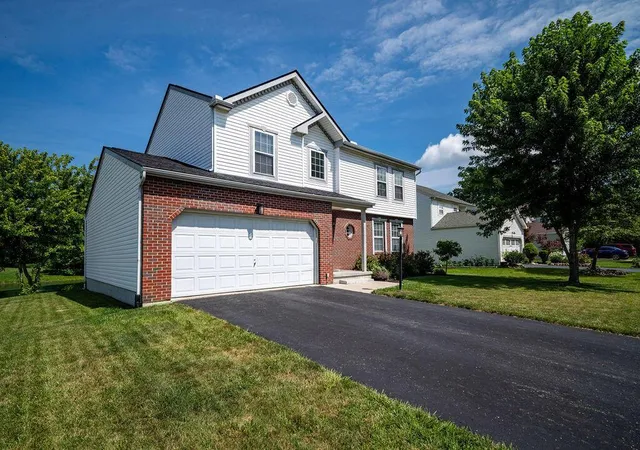 Homes for sale in Pataskala, OH | 107 Spring Brook Ct, Pataskala, OH 43062 | MLS# 226025406