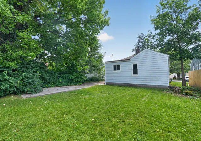 Photo 3 of Single family home for sale at 1692 E Kossuth St, Columbus, OH 43206 | MLS# 226026524 | Listing updated on 2026-09-03