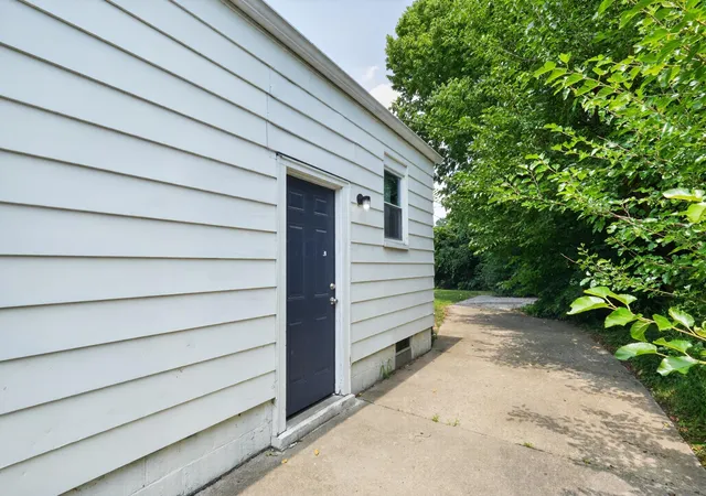 Photo 4 of Single family home for sale at 1692 E Kossuth St, Columbus, OH 43206 | MLS# 226026524 | Listing updated on 2026-09-03