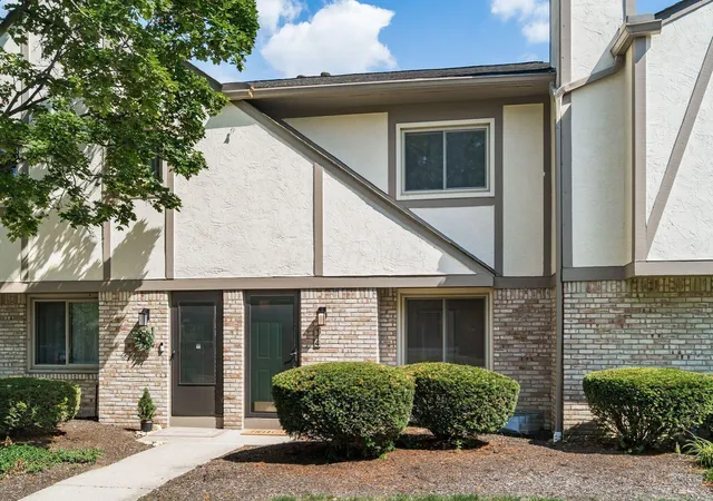 Homes for sale in Dublin, OH | 114 Corbins Mill Dr #4, Dublin, OH 43017 | MLS# 226025552