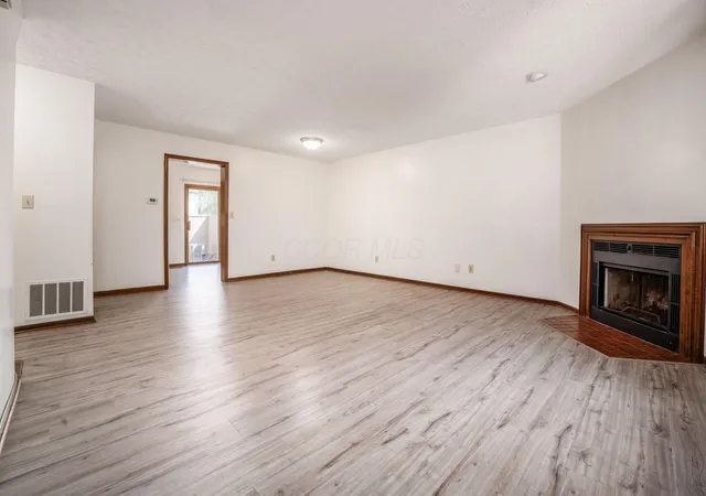 4th image of 114 Corbins Mill Dr, Dublin, OH 43017