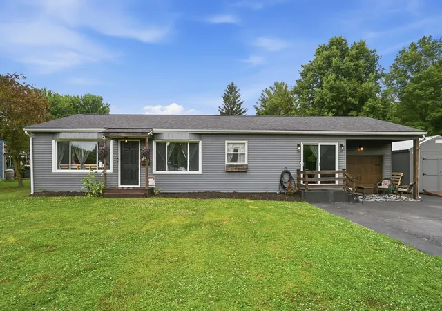 Homes for sale in Buckeye Lake, OH | 4410 Walnut Rd, Buckeye Lake, OH 43008 | MLS# 226025422