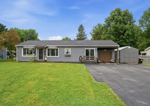 Homes for sale in Buckeye Lake, OH | 4410 Walnut Rd, Buckeye Lake, OH 43008 | MLS# 226025422