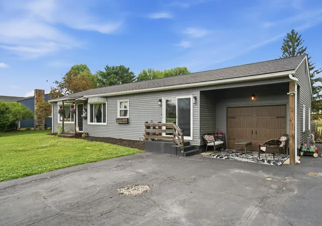Homes for sale in Buckeye Lake, OH | 4410 Walnut Rd, Buckeye Lake, OH 43008 | MLS# 226025422