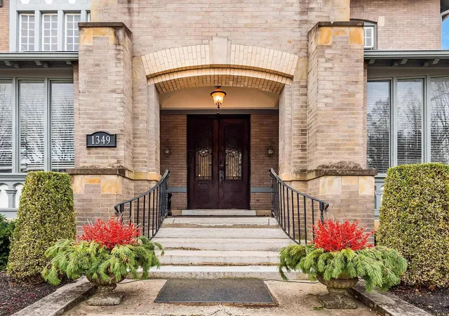 Photo 4 of Single family home for sale at 1349 E Broad St, Columbus, OH 43205 | MLS# 226025433 | Listing updated on 2026-08-11