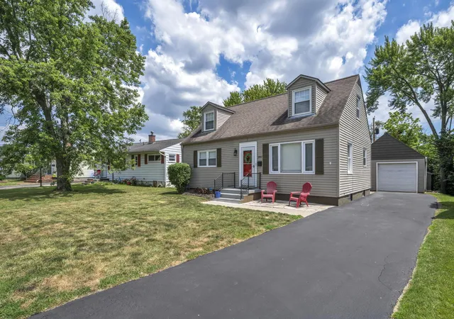 Homes for sale in Grove City, OH | 2811 Brookpark Cir E, Grove City, OH 43123 | MLS# 226025614
