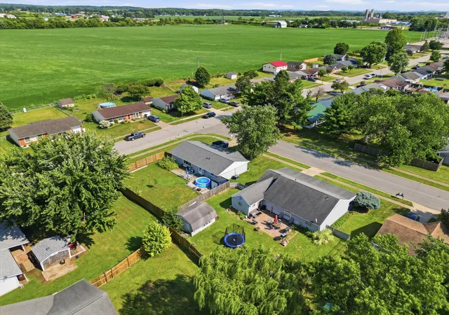 2nd image of 1725 Sioux Dr, Circleville, OH 43113 | MLS# 226025504