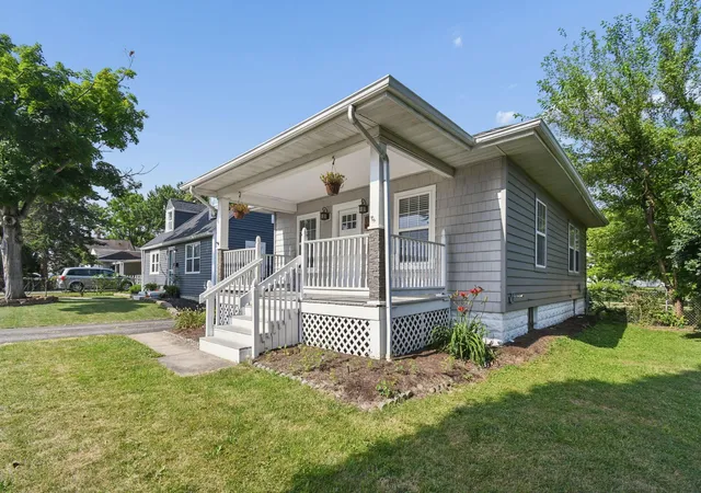 Homes for sale in Columbus, OH | 87 Maple Dr, Columbus, OH 43228 | MLS# 226025623