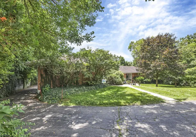 Homes for sale in Upper Arlington, OH | 2715 Charing Rd, Upper Arlington, OH 43221 | MLS# 226025596