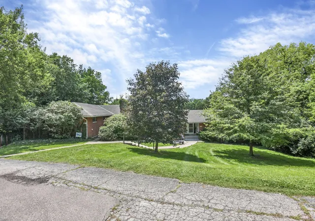 Homes for sale in Upper Arlington, OH | 2715 Charing Rd, Upper Arlington, OH 43221 | MLS# 226025596
