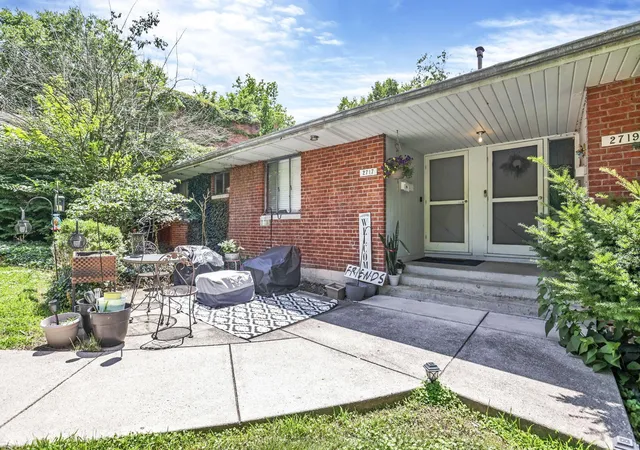 Homes for sale in Upper Arlington, OH | 2715 Charing Rd, Upper Arlington, OH 43221 | MLS# 226025596