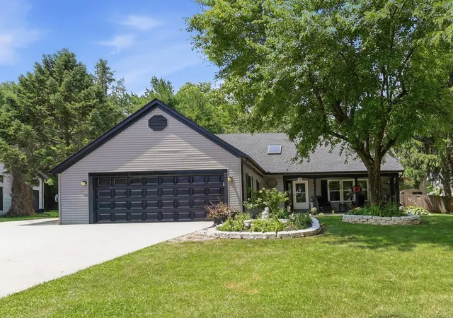 1st image of 211 Rosehill Rd, Reynoldsburg, OH 43068 | MLS# 226025609