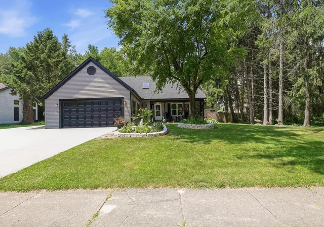 2nd image of 211 Rosehill Rd, Reynoldsburg, OH 43068 | MLS# 226025609