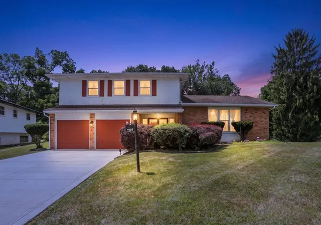 Photo 2 of Single family home for sale at 2289 Gardendale Dr, Columbus, OH 43219 | MLS# 226025722 | Listing updated on 2026-07-29