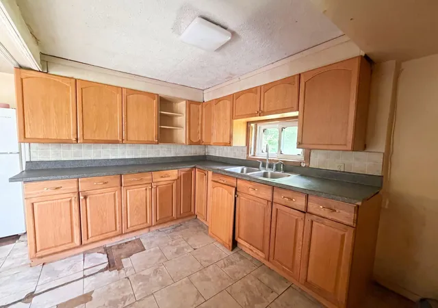 Homes for sale in Columbus, OH | 2670 Fern Ave, Columbus, OH 43211 | MLS# 226025571
