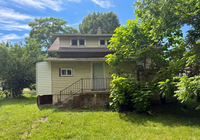 Homes for sale in Columbus, OH | 2670 Fern Ave, Columbus, OH 43211 | MLS# 226025571