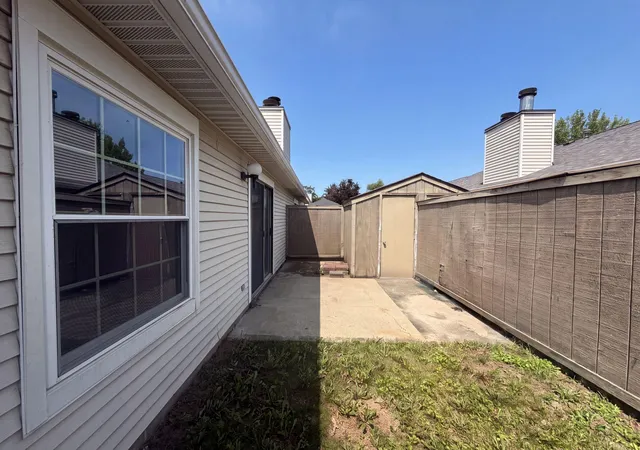 Listing Photo 2 - Condo for sale in building located at 104 Santa Anita Ave, Newark, OH 43055