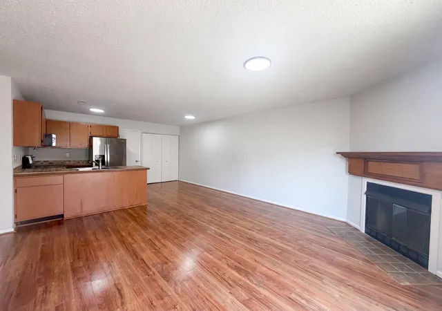 Listing Photo 3 - Condo for sale in building located at 104 Santa Anita Ave, Newark, OH 43055