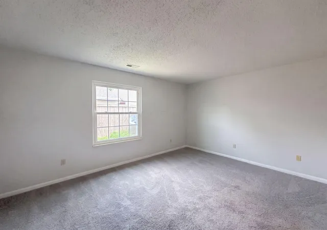 Listing Photo 4 - Condo for sale in building located at 104 Santa Anita Ave, Newark, OH 43055