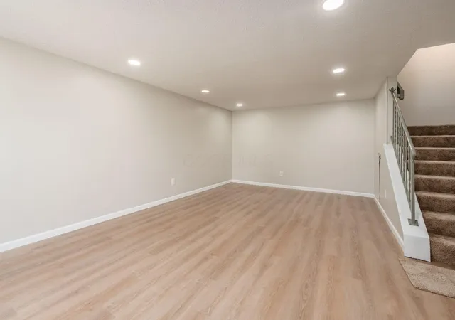 3rd image of 660 Cherry Hollow Rd #E, Columbus, OH 43228 | MLS# 226025646