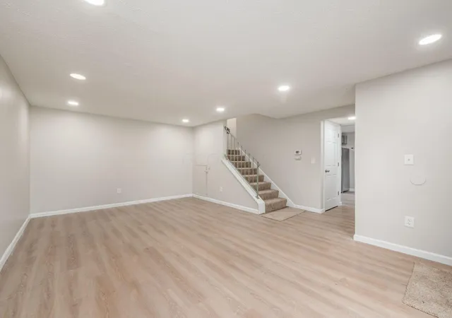 2nd image of 660 Cherry Hollow Rd #E, Columbus, OH 43228 | MLS# 226025646