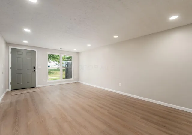 5th image of 660 Cherry Hollow Rd #E, Columbus, OH 43228 | MLS# 226025646