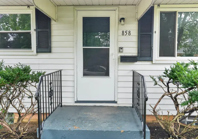 35th image of 858 W Stephen Dr W, Columbus, OH 43204 | MLS# 226027344