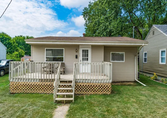 Photo 1 of Single family home for sale at 327 Witte St, Lancaster, OH 43130 | MLS# 226027441 | Listing updated on 2026-08-31