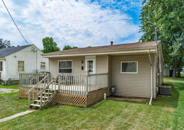 Photo 2 of Single family home for sale at 327 Witte St, Lancaster, OH 43130 | MLS# 226027441 | Listing updated on 2026-08-31