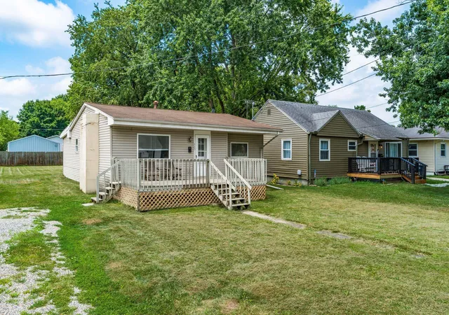 Photo 2 of Single family home for sale at 327 Witte St, Lancaster, OH 43130 | MLS# 226027441 | Listing updated on 2026-08-31