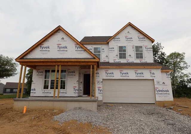 Homes for sale in Commercial Point, OH | 47 Englewood Rd, Commercial Point, OH 43116 | MLS# 226025692