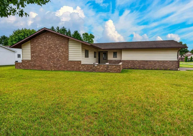 2nd image of 367 Lawnwood Dr, Circleville, OH 43113 | MLS# 226025717