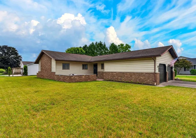 image of 367 Lawnwood Dr, Circleville, OH 43113 | MLS# 226025717