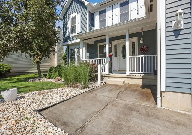 2nd image of 1499 River Trail Dr, Grove City, OH 43123 | MLS# 226025737