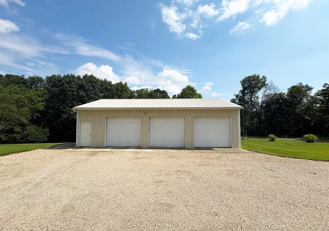 Homes for sale in Corning, OH | 6480 Township Road 293, Corning, OH 43730 | MLS# 226026137