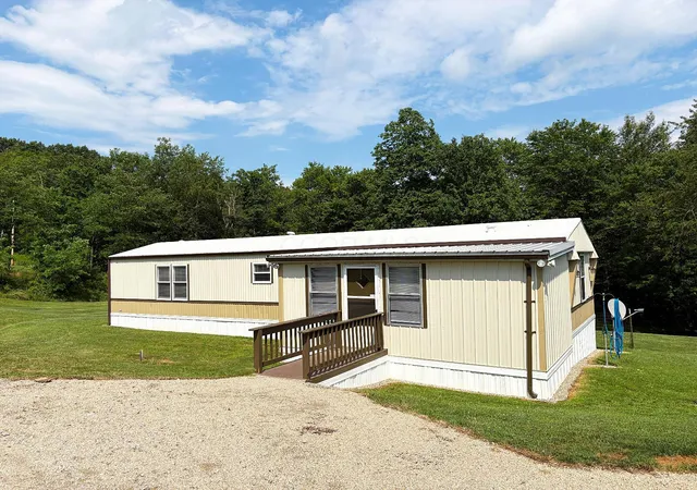 Homes for sale in Corning, OH | 6480 Township Road 293, Corning, OH 43730 | MLS# 226026137