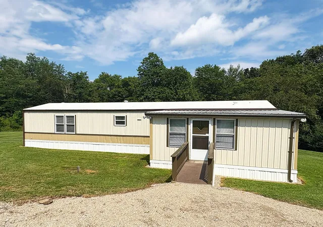 Homes for sale in Corning, OH | 6480 Township Road 293, Corning, OH 43730 | MLS# 226026137