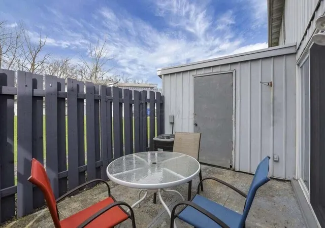 2nd image of 703 Cherry Holw Rd, Columbus, OH 43228