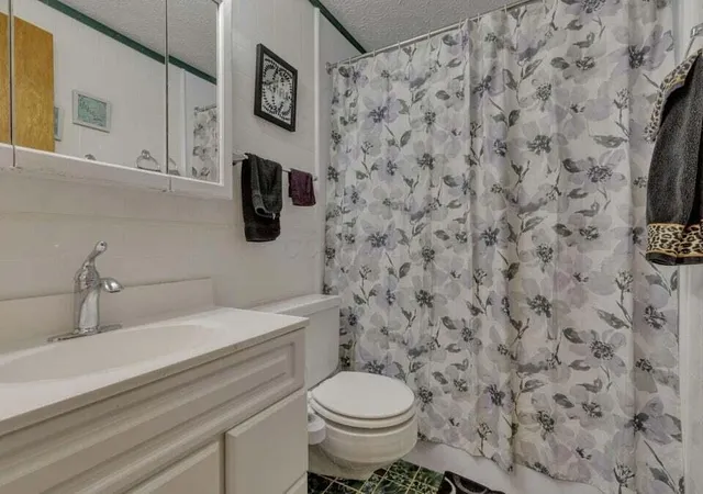 4th image of 703 Cherry Holw Rd, Columbus, OH 43228