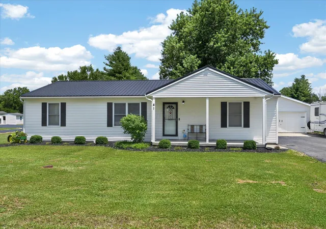 Homes for sale in Bloomingburg, OH | 41 Lincoln St, Bloomingburg, OH 43106 | MLS# 226025806