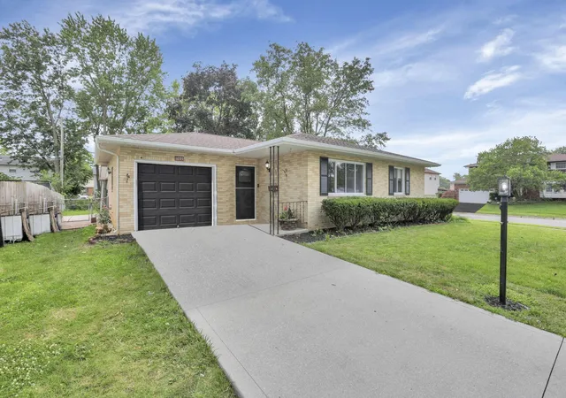 Photo 3 of Single family home for sale at 1695 Rocky Pine Loop N, Columbus, OH 43229 | MLS# 226025816 | Listing updated on 2026-07-28