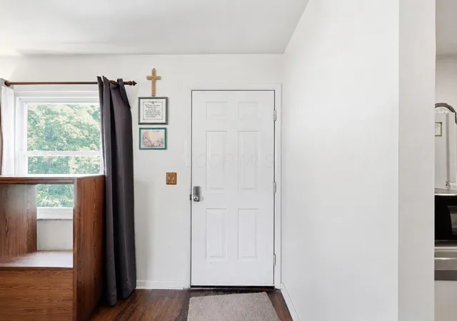 Listing Photo 5 - Condo for sale in building located at 6069 Northgap Dr, Columbus, OH 43229