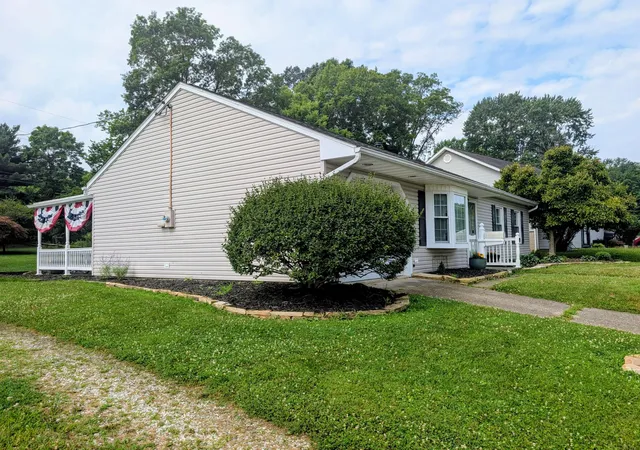 2nd image of 1714 Carl Dr, Lancaster, OH 43130 | MLS# 226025824
