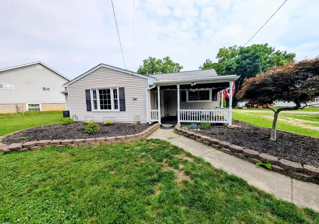 Photo 3 of Single family home for sale at 1714 Carl Dr, Lancaster, OH 43130 | MLS# 226025824 | Listing updated on 2026-09-06